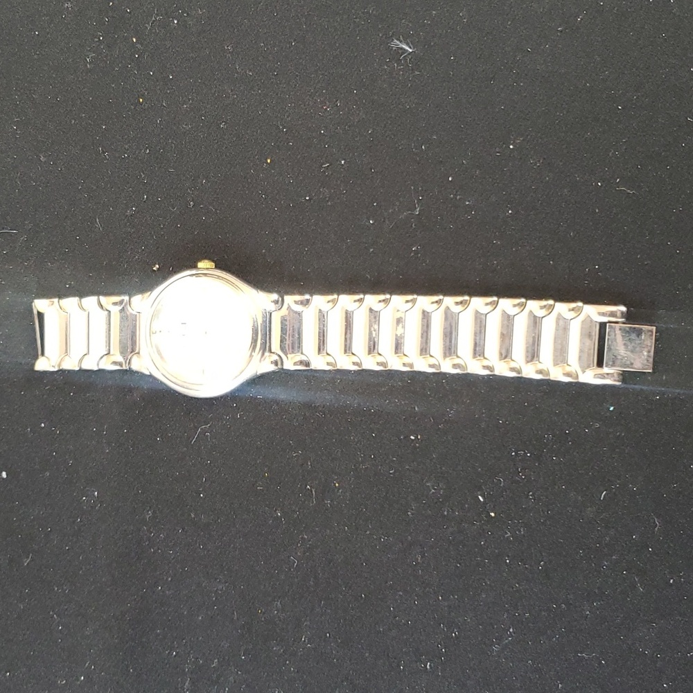 Gucci Vintage 1980s Wrist Watch Broken Band - Picture 2 of 7